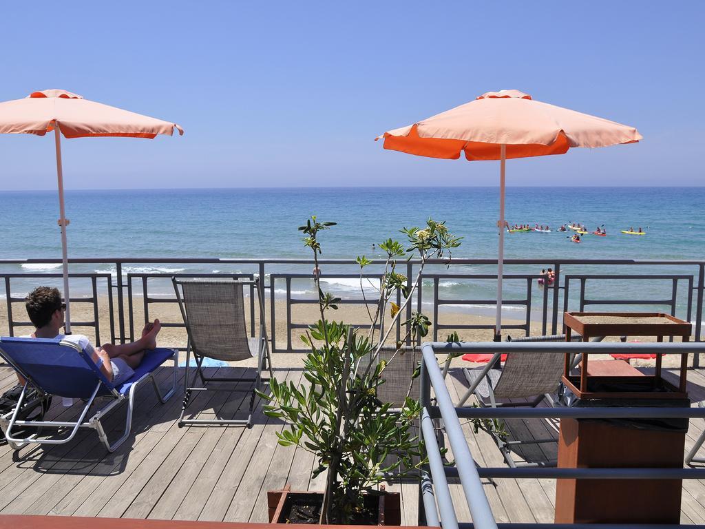 אגיוס גורדיוס Pink Palace Beach Resort מראה חיצוני תמונה